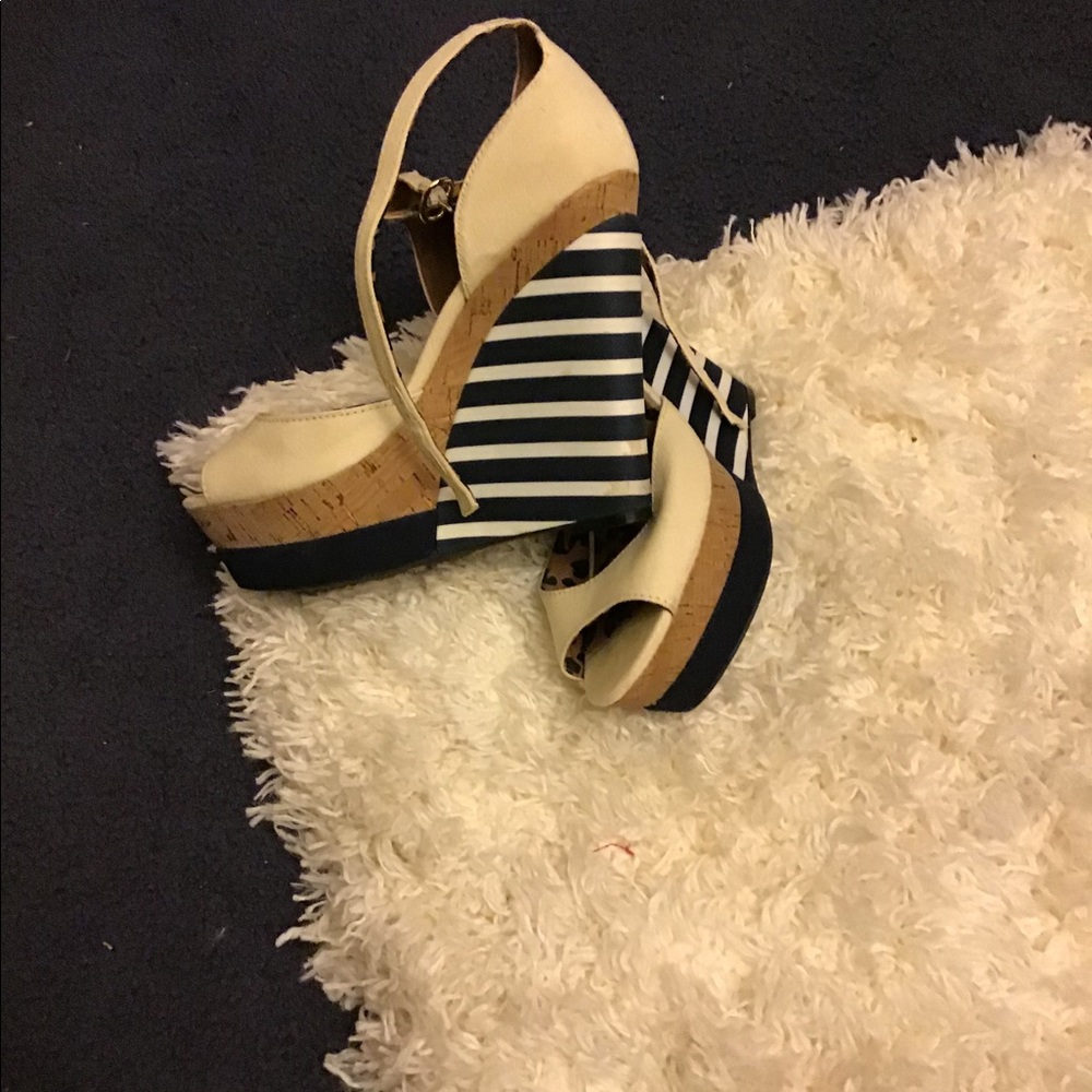 Shoes - Picture 3 of 4